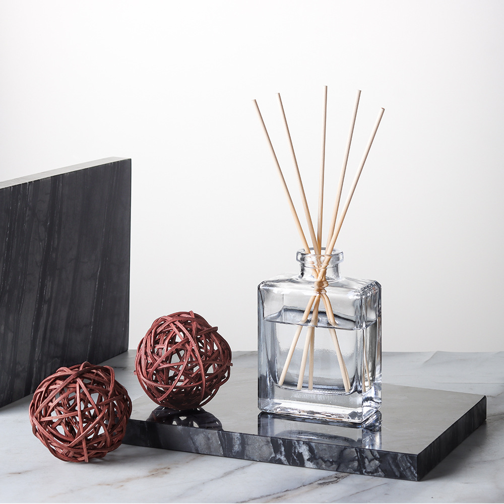 Moderna bottiglia quadrata in  - Home Fragrance Japan recensione e prezzo
