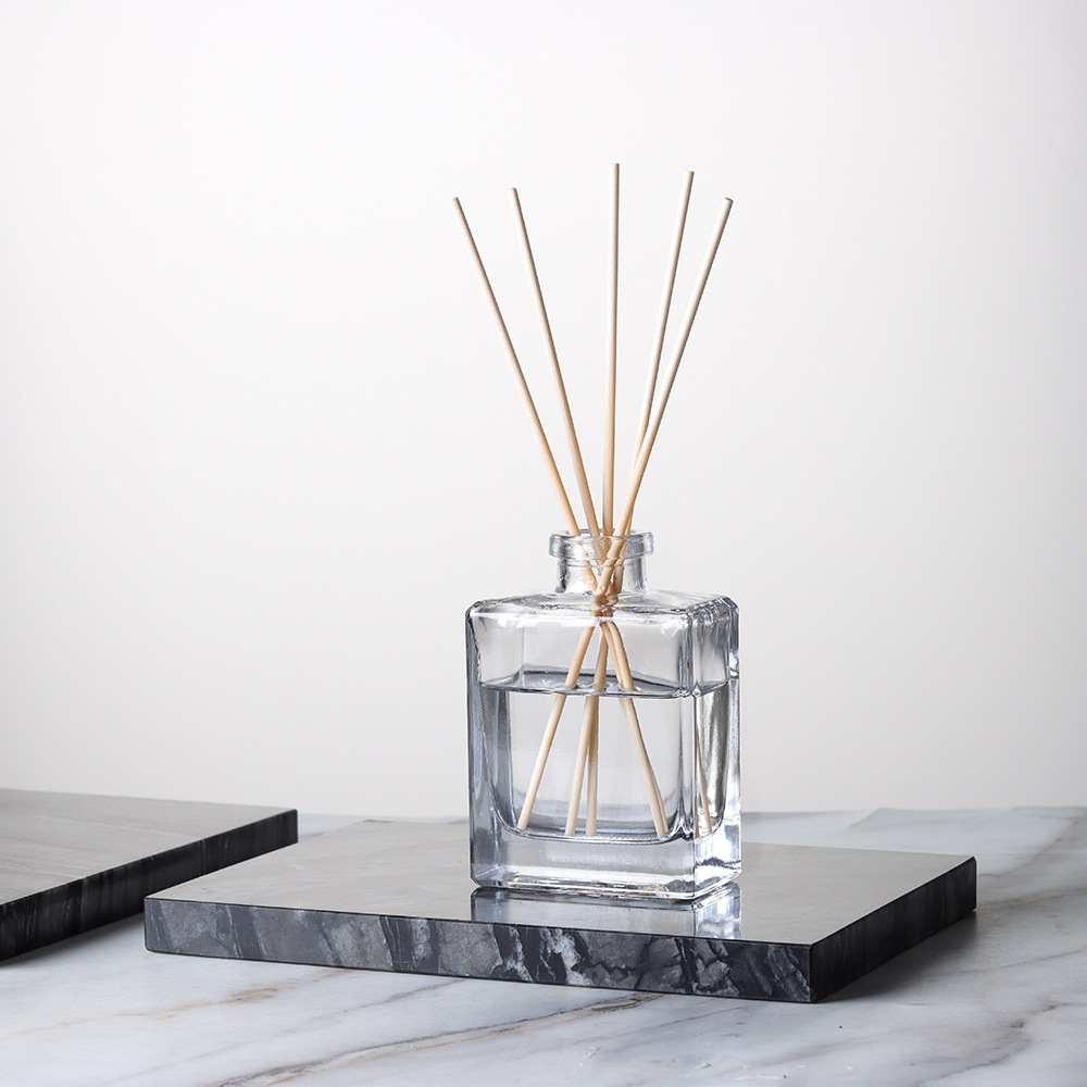 Moderna bottiglia quadrata in  - Home Fragrance Japan recensione e prezzo